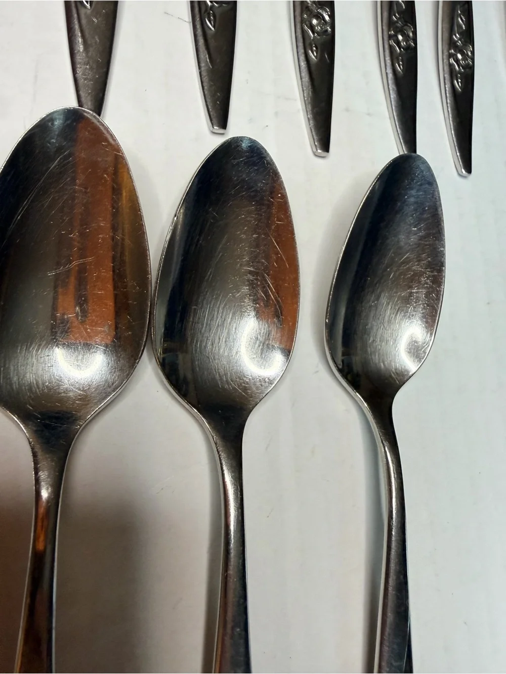 Complete 24-Pc Oneida Lasting Rose Stainless Flatware Set - 3 Pc Service for 8